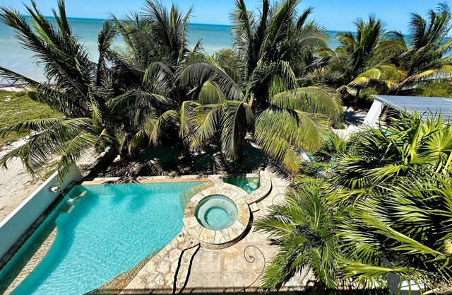 Atemberaubende Villa am Strand mit WLAN und Infinity-Pool