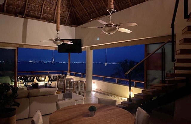 !!Stunning Beachfront Penthouse With Private Pool !!