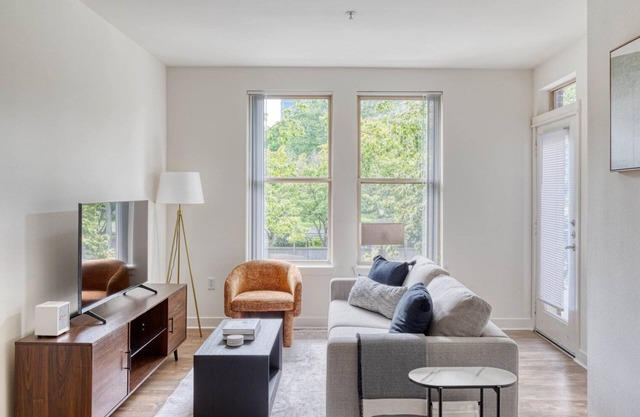 Stunning Bellevue 2BR w/ Gym, W/D & Lounge, near Shops, by Blueground