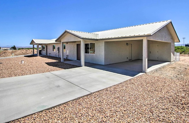 NEW! Stunning Benson Retreat Near Hiking Trails!