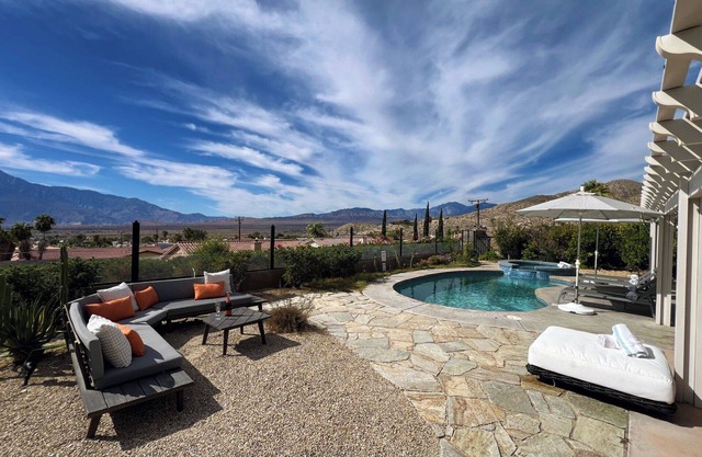 Stunning Best Views, Designer Interiors, Private Heated Pool & Spa, Privacy