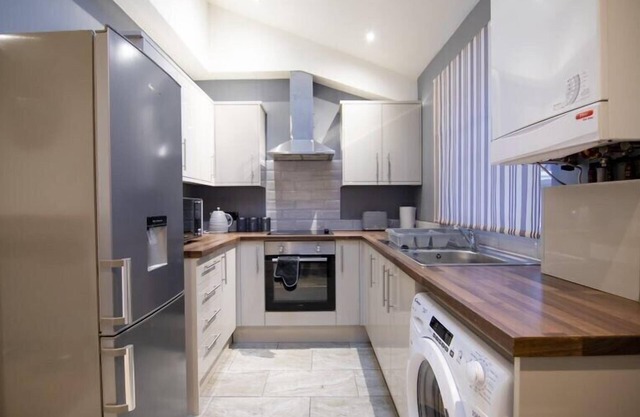 Stunning Bolton abode– Pool table – Parking