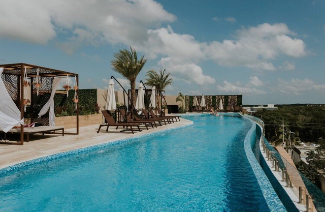 Stunning Boho Chic Condo Close to Downtown & Beach