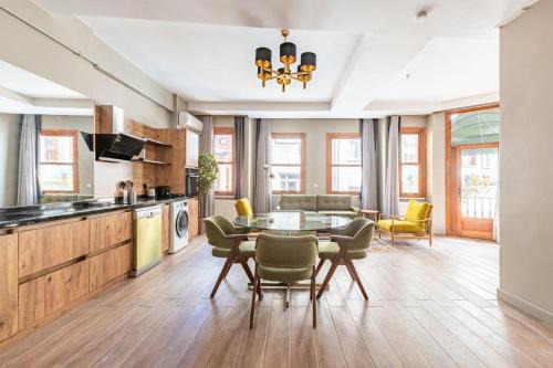 Stunning Bright Central Modern 1bd Balat Gem! #328