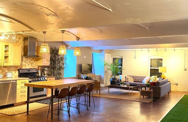 Stunning Bungalo-style Loft in Albany's Warehouse District!