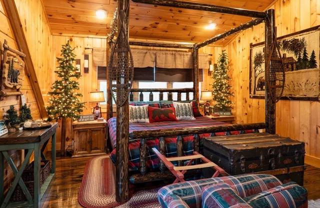 Stunning Cabin, Hot Tub, Mtn View, Mins to Windham