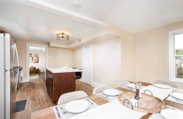 Stunning City View! Sleeps 10. Kids Game Room and Large Rooftop.