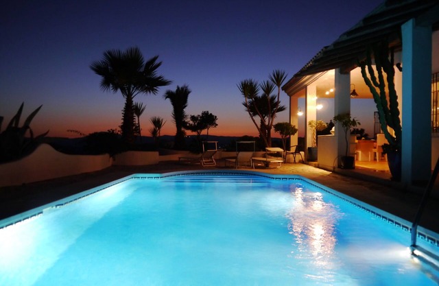 Atemberaubende andalusische Villa im zeitgenössischen Stil mit privatem Pool
