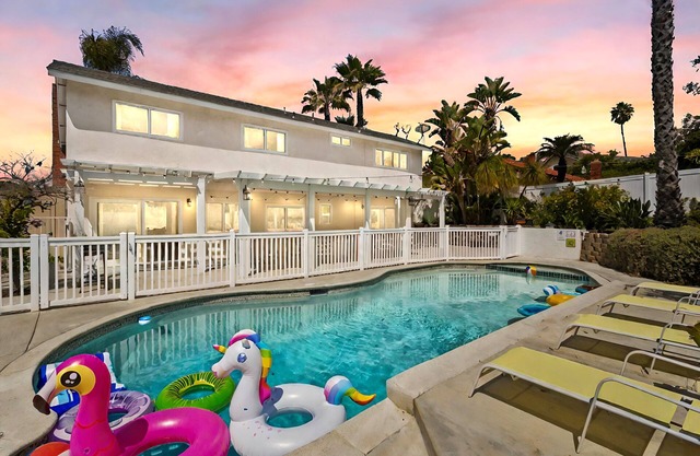 Stunning Coastal Escape w. private pool & spa, arcade, near themed parks & beach