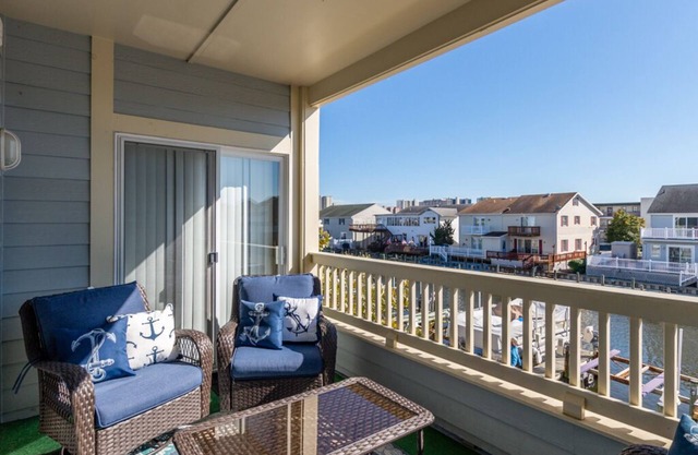 Stunning condo with water views in a peaceful neighborhood