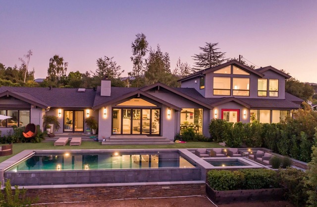 Stunning Contemporary 6 Bedroom Home With Spectacular Views in Los Altos Hills
