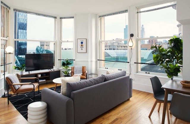 Stunning Corner 2BR in the Loop | City & Lake Views