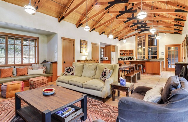 Black Mountain ~ Atemberaubende Russian River Wine Country Retreat mit Spa und Pool!