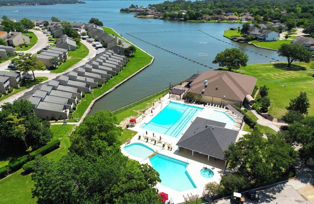 Stunning CountryClub Lake Condo