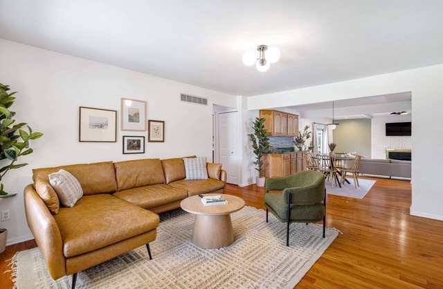 Stunning, Cozy & WFH Optimized 4BR/ 2BA! Welcome!