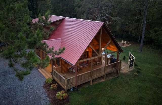 NEW! Stunning chalet minutes from Murphy