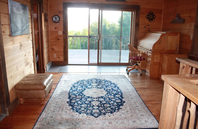 Atemberaubende Custom Built Lodge am abgelegenen Stream Acreage w / Atemberaubende Aussicht