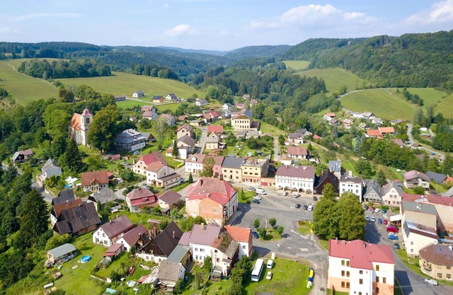 Wunderbares alleinstehendes Ferienhaus mit Pool, W-LAN, TV, Innenhof, Panoramablick, Parkplatz