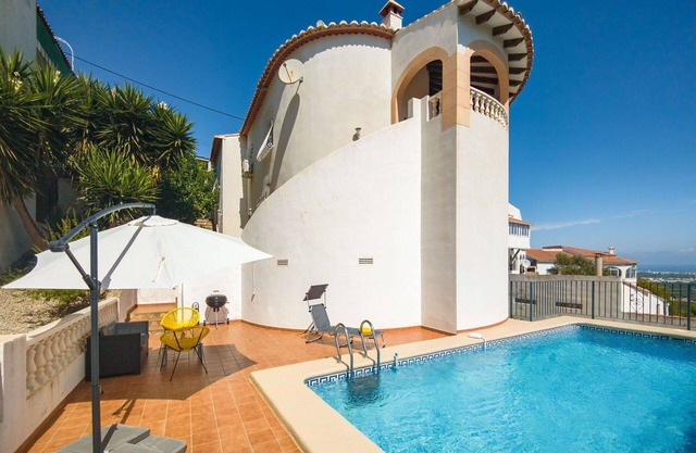 Alleinstehendes Ferienhaus mit Klimaanlage, W-LAN, privatem Pool, TV, Terrasse, Parkplatz