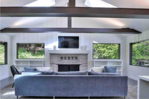 Stunning Executive Retreat 4bd 4ba