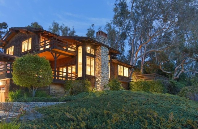 Stunning Family Retreat Near Beach