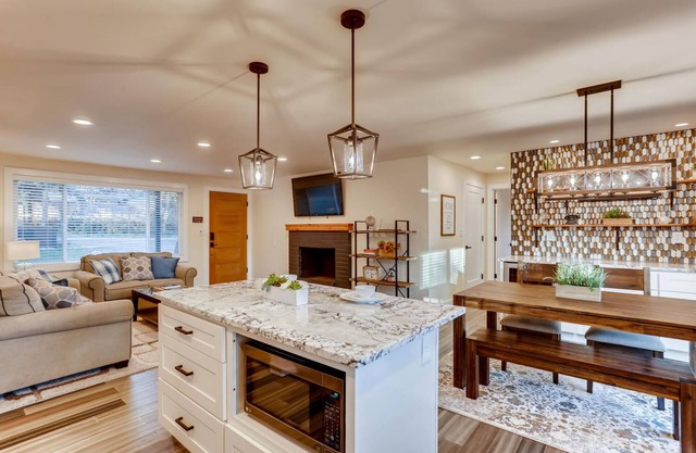 Stunning Farmhouse ♞ Meets Contemporary Lifestyle