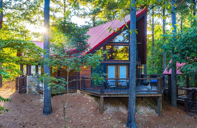 Stunning Fishing Quarry Pond Front Cabin/Firewood!