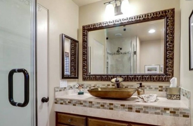 Stunning furnished Waterfront 2 Bedroom Luxury Townhome in Westlake Village