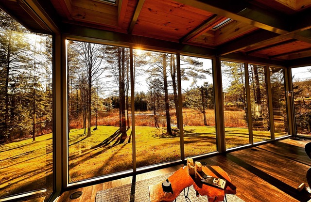 Stunning Glass House nestled in the Vermont wilderness!