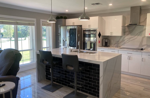 STUNNING GOLF-MOUNTING VIEWS! PREMIUM LOCATION! VERY PRIVATE ON BILTMORE AREA!