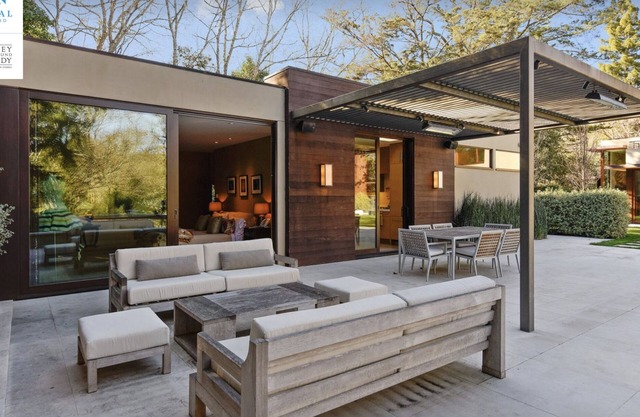 Stunning Guest Cottage with Pool in the Heart of Ross
