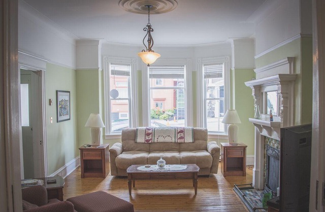 Stunning Heritage Townhouse on Jellybean row