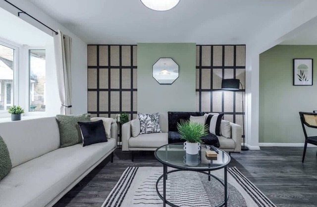 Stunning Home, Ideal for Business, FREE Parking!