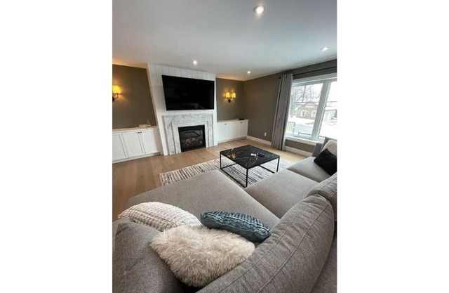 Stunning home best location in Barrie