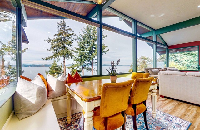 Stunning Home, Breathtaking Views, w/ Hot Tub, WIFI, & Two Kids Play Areas!