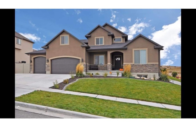 Stunning Home-Vivid Lake/MTN Views! Sleeps 14