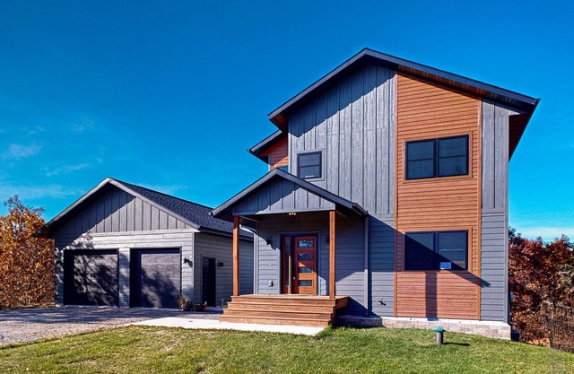 Stunning Home w/ EV Charger, near Lakes, Trails, Golf & Lake Arrowhead Amenities