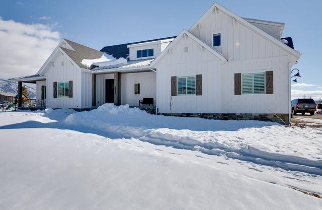 Stunning Home w/ Hot Tub ~ 15 Mi to Park City!