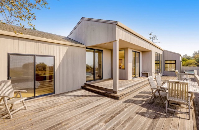 Stunning home with ocean view, private hot tub, shared pools & tennis courts
