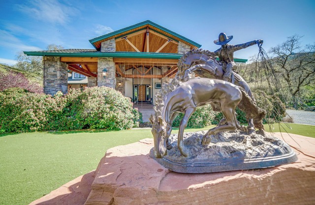 Stunning Hopland Vacation Rental w/ Pool & Hot Tub