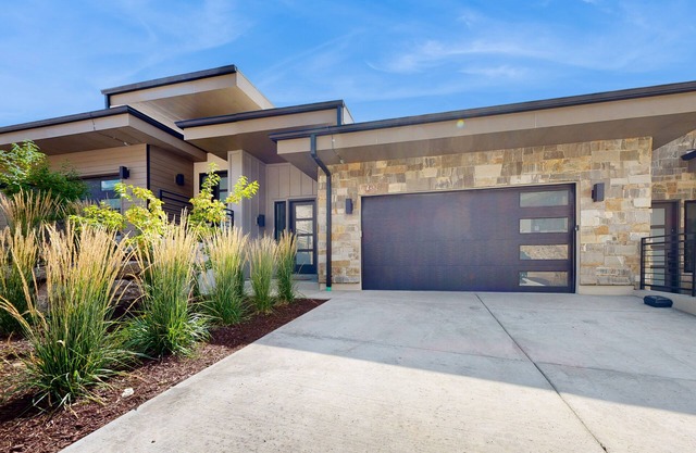 Stunning house w/ ski & lake views, private hot tub, private W/D