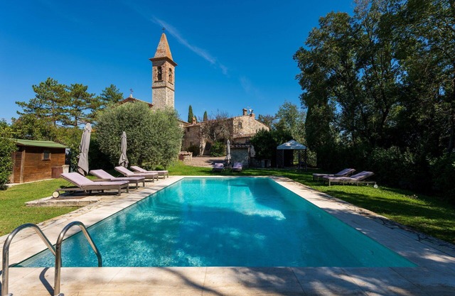 Alleinstehendes Ferienhaus mit W-LAN, privatem Pool, TV, Innenhof, Parkplatz, bei Greve In Chianti