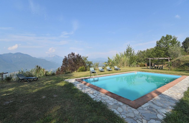 Schönes alleinstehendes Ferienhaus mit W-LAN, privatem Pool, TV, Haustiere erlaubt, Parkplatz