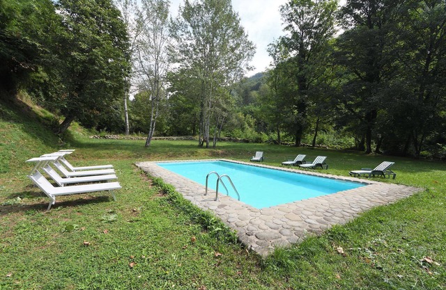 Wunderbares alleinstehendes Ferienhaus mit W-LAN, privatem Pool, TV, Haustiere erlaubt, Parkplatz