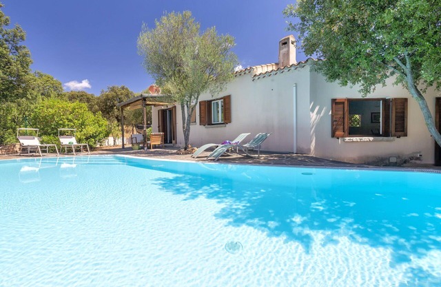 Alleinstehendes Ferienhaus mit Klimaanlage, privatem Pool, W-LAN, TV, Innenhof, Parkplatz