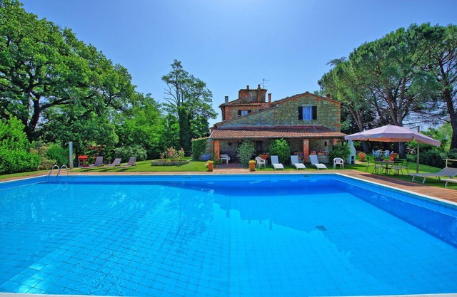 Alleinstehendes Ferienhaus mit W-LAN, privatem Pool, TV, Innenhof, Panoramablick, bei Arezzo