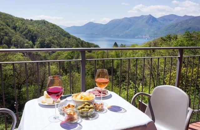 Atemberaubende italienische Seenvilla mit Seeblick. BBQ W-LAN. Wii-Spielekonsole.