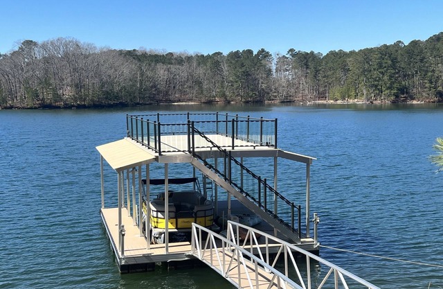 Stunning Lake Chalet close to Margaritaville & Aqualand