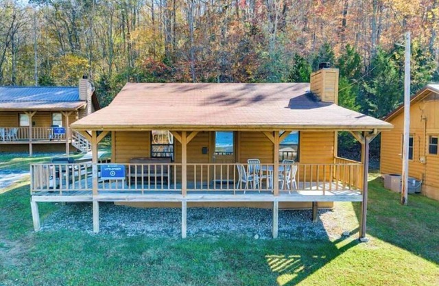 Stunning Lake Front 2-Bedroom Cabin on Dale Hollow Lake Awaits Your Retreat #5!