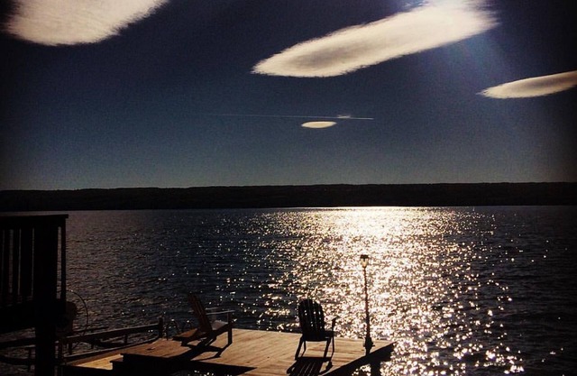 Atemberaubende Lake House direkt am Wasser - riesige Terrasse, herrliche Aussichten und Sonnenuntergänge